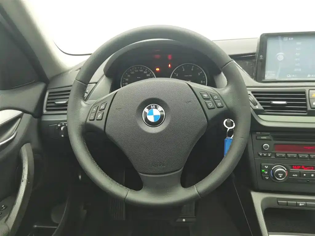 BMW X1 2012 — фото 11