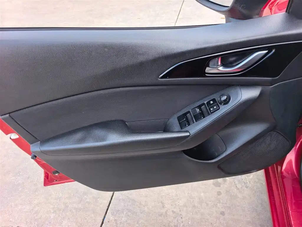 Mazda 3 Axela 2015 — фото 9