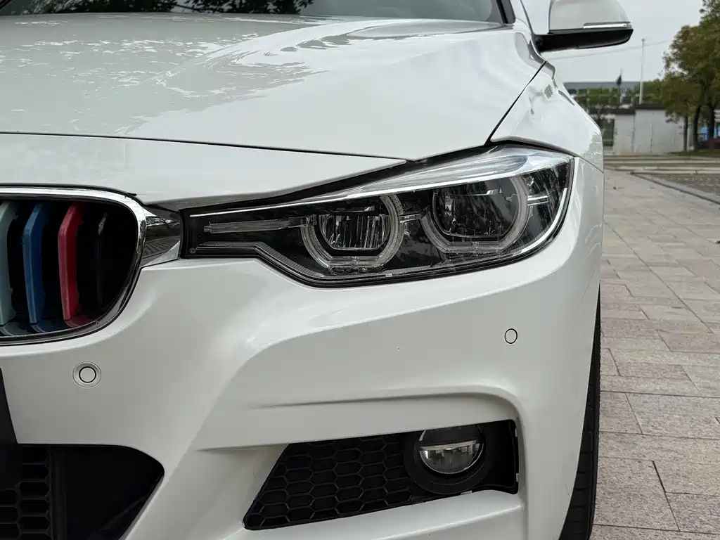 BMW 3 Series 2017 — фото 18
