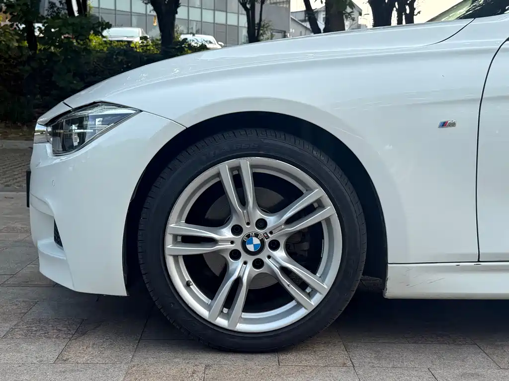 BMW 3 Series 2018 — фото 16
