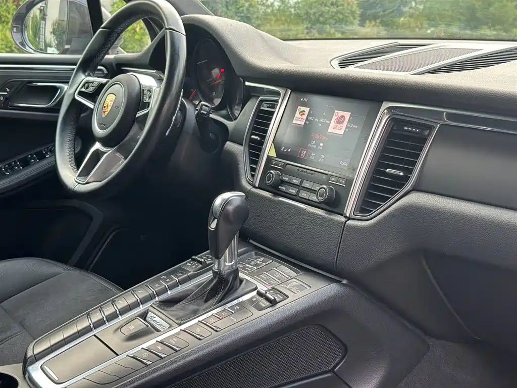Porsche Macan 2018 — фото 9