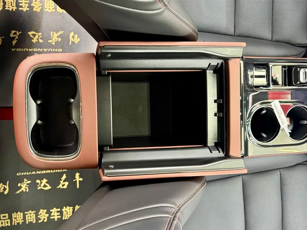 GAC Motor E8 PHEV 2025 — фото 10