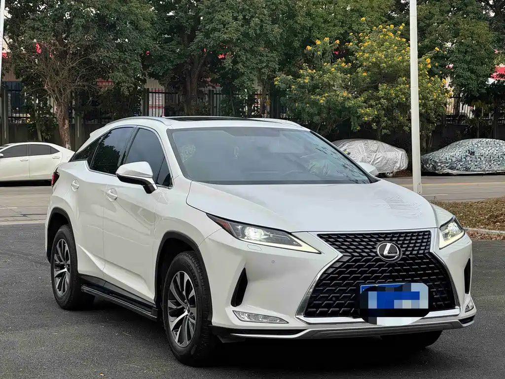 Lexus RX 2022 — фото 1