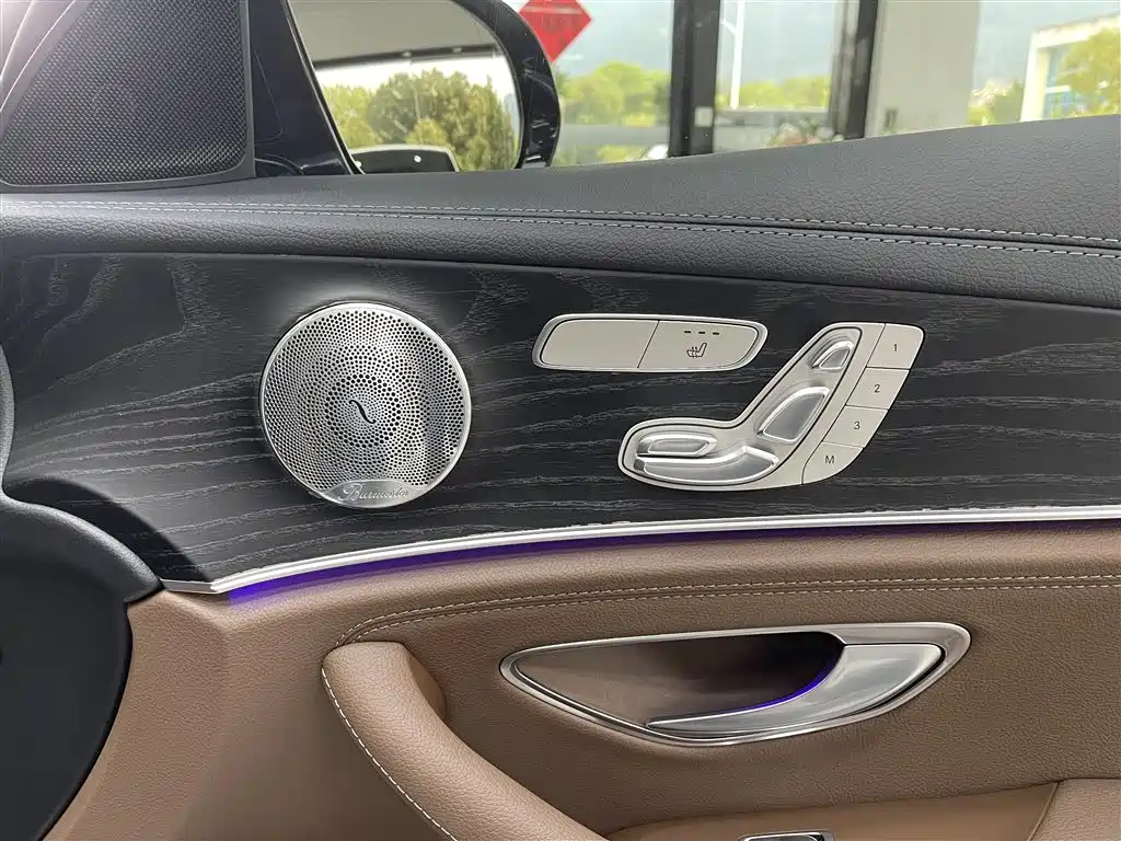 Mercedes-Benz E-Class 2017 — фото 14