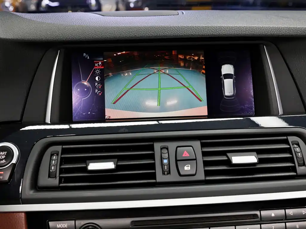 BMW 5 Series 2016 — фото 15