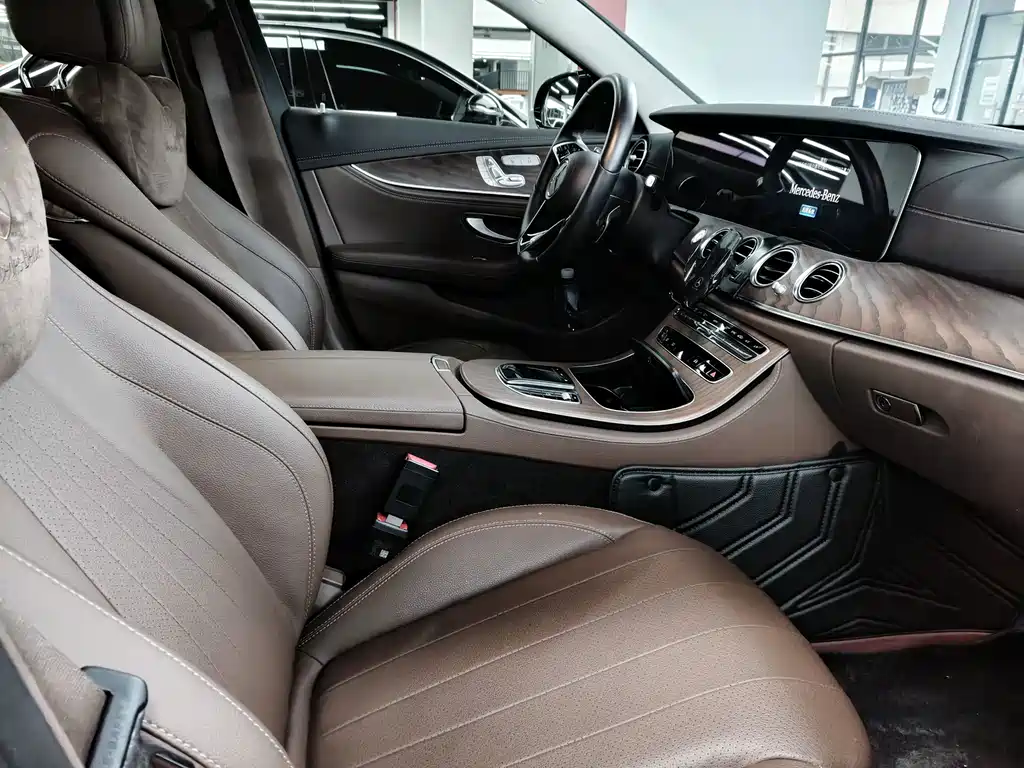 Mercedes-Benz E-Class 2023 — фото 4
