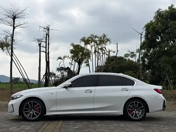 BMW 3 Series 2023
