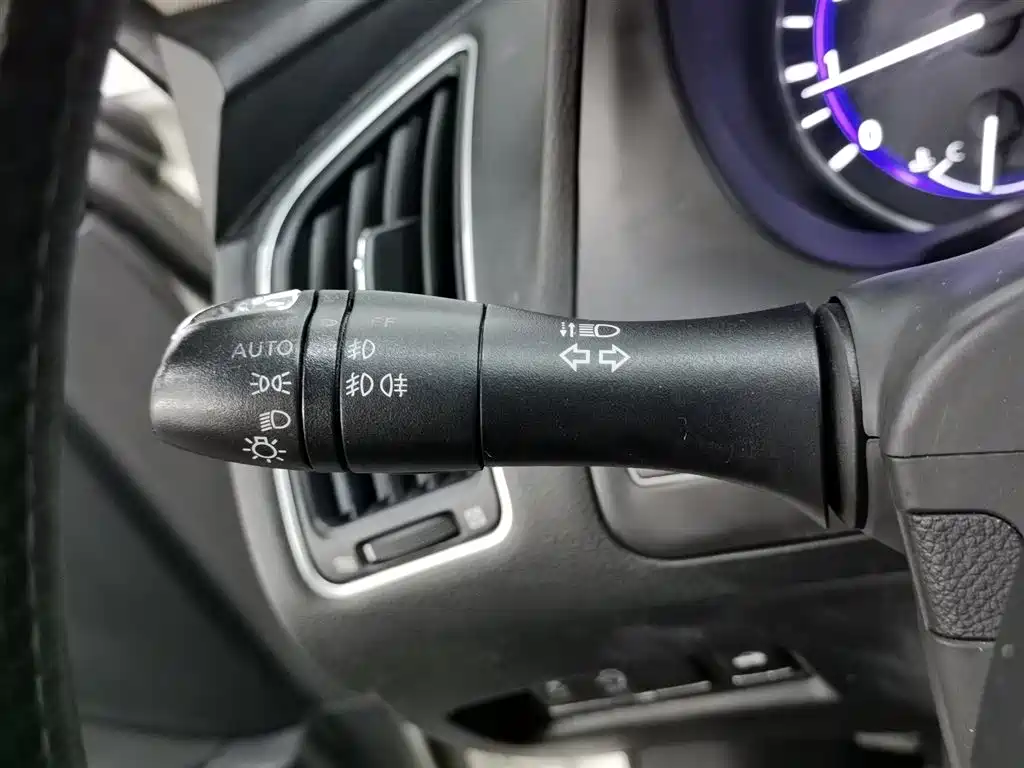Infiniti Q50L 2015 — фото 21