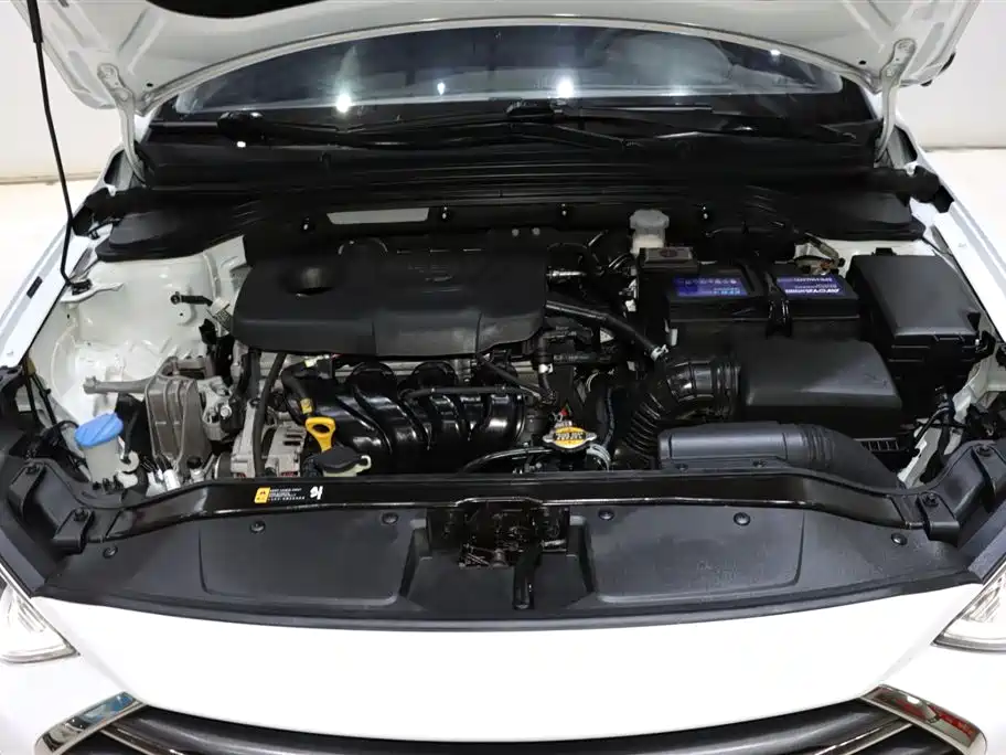 Hyundai Elantra 2019 — фото 19