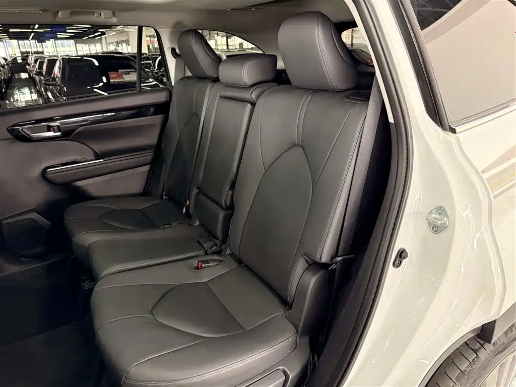 Toyota Highlander 2024 — фото 13