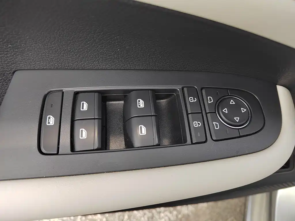 BYD Seal 05 DM-i 2025 — фото 12