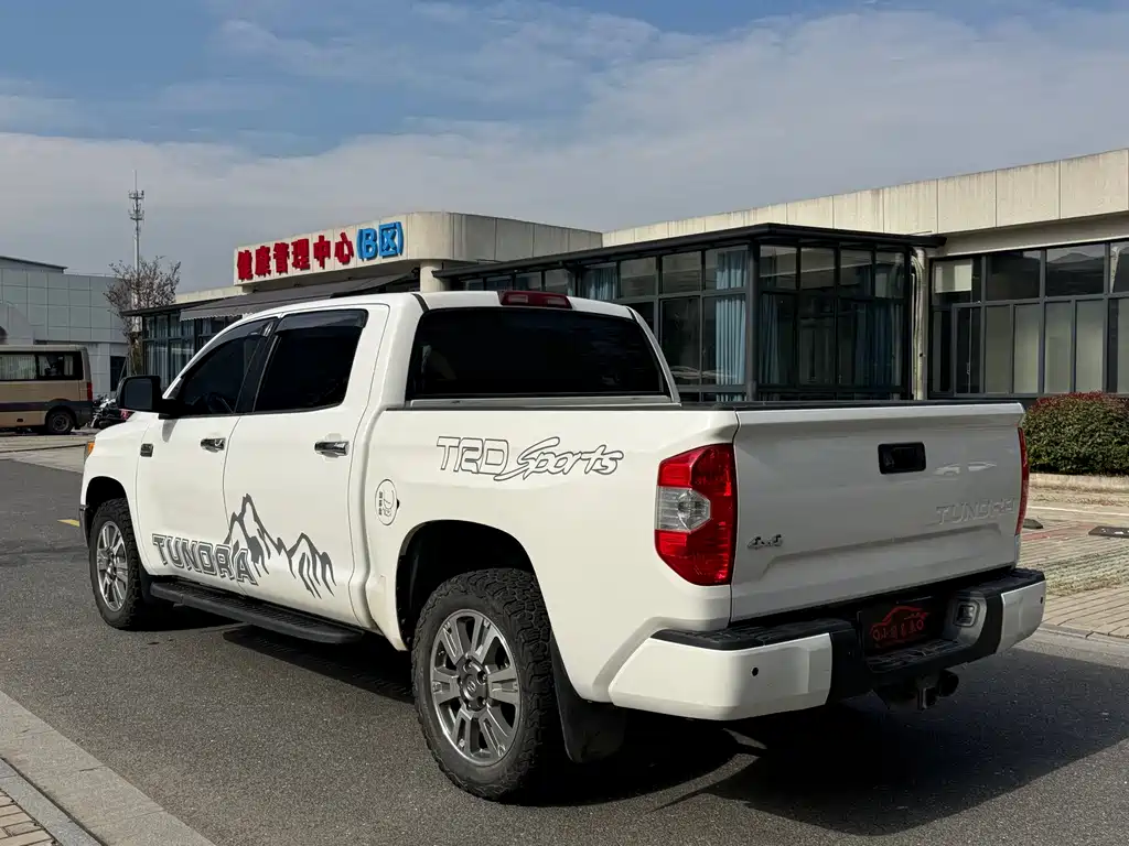 Toyota Tundra 2015 — фото 11