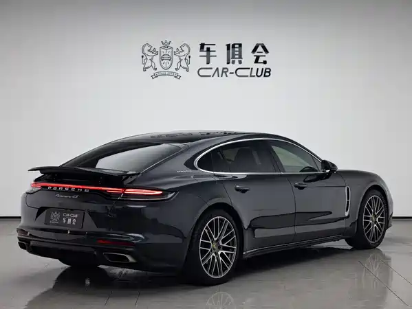 Porsche Panamera 2021
