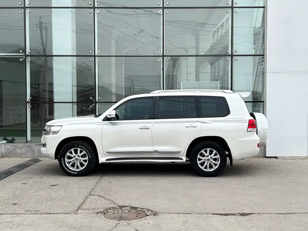 Toyota Land Cruiser 2019 — фото 8