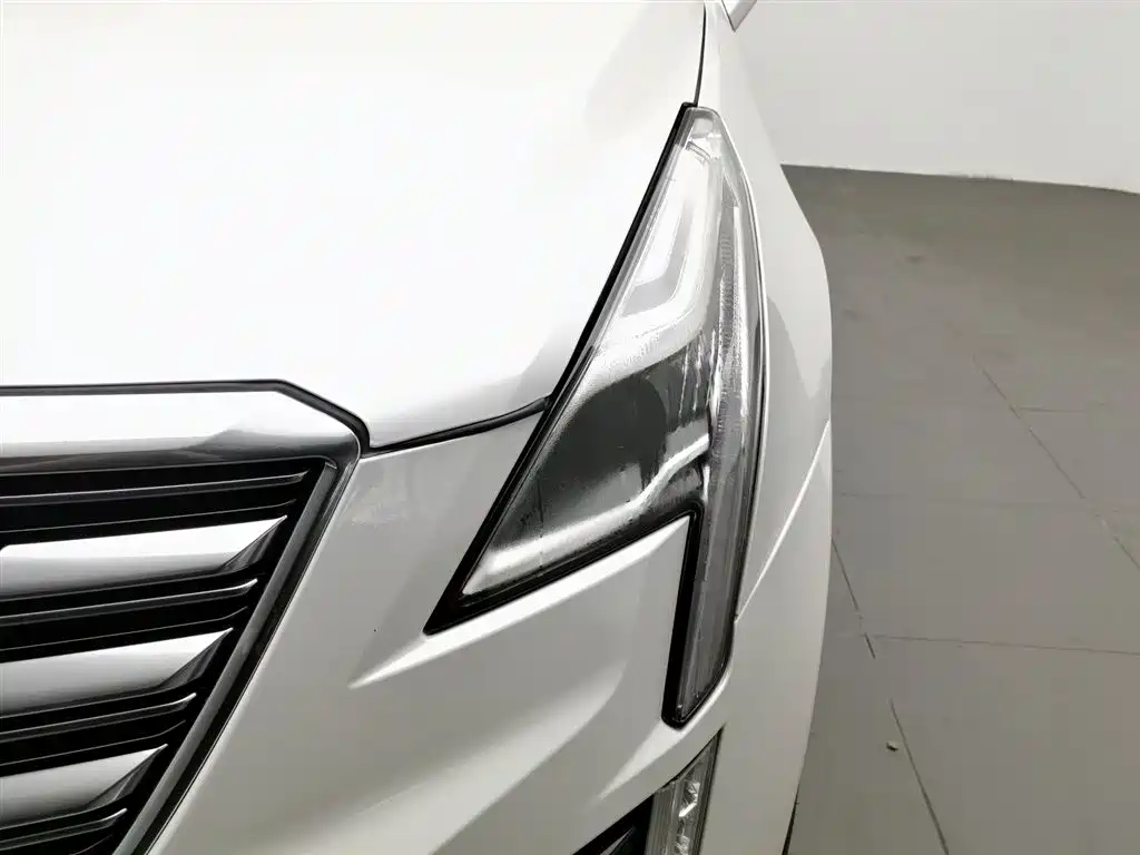 Cadillac XT5 2017 — фото 7