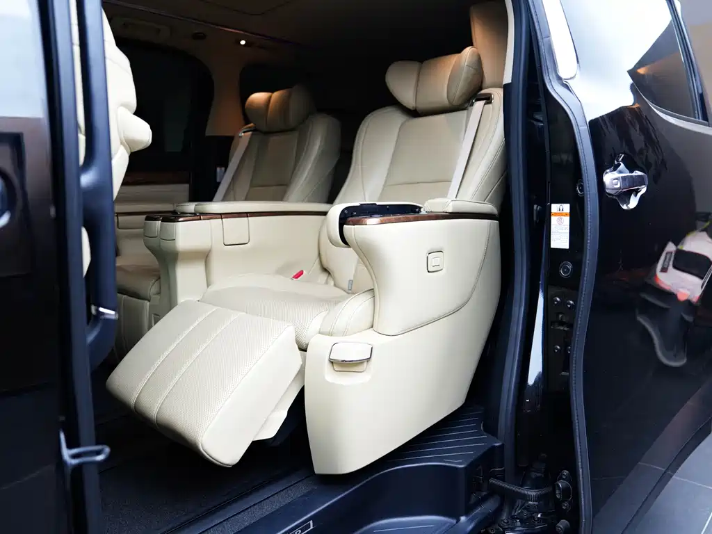 Toyota Alphard 2017 — фото 26