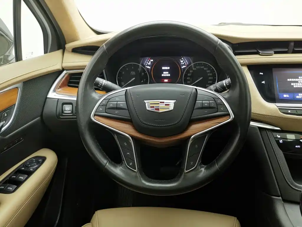 Cadillac XT5 2018 — фото 11