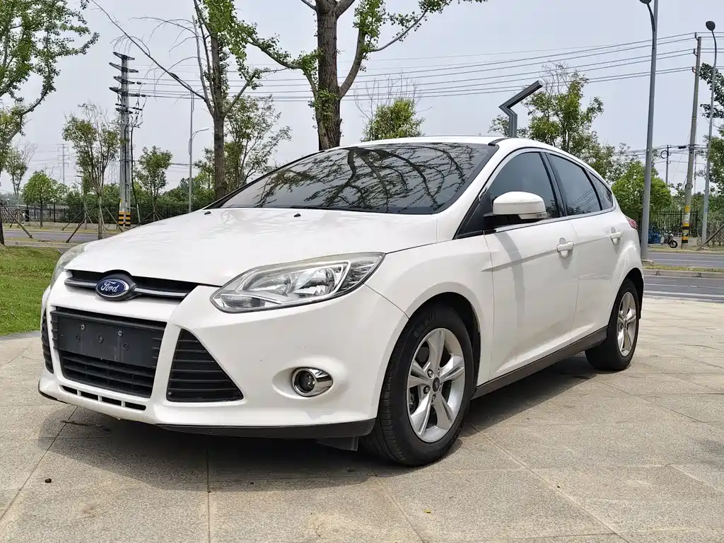 Ford Focus 2013 — фото 1