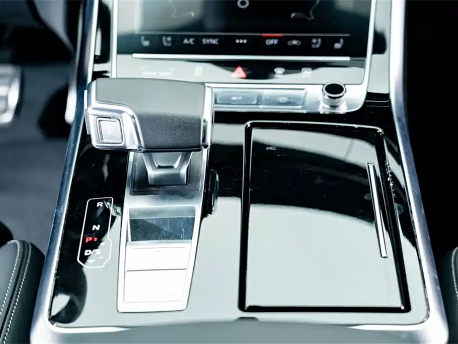Audi Q8 2022 — фото 16