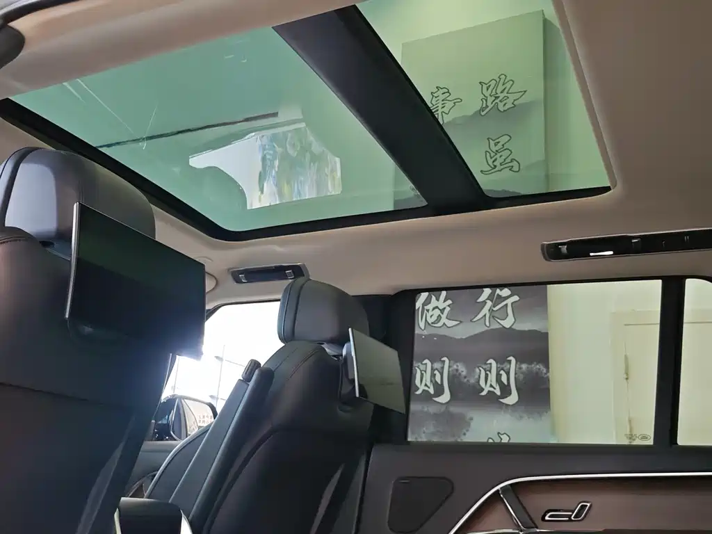 Land Rover Range Rover 2023 — фото 19