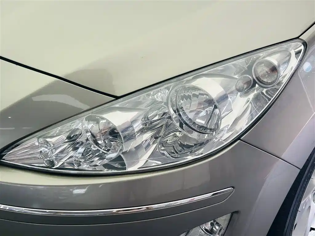 Peugeot 408 2013 — фото 11