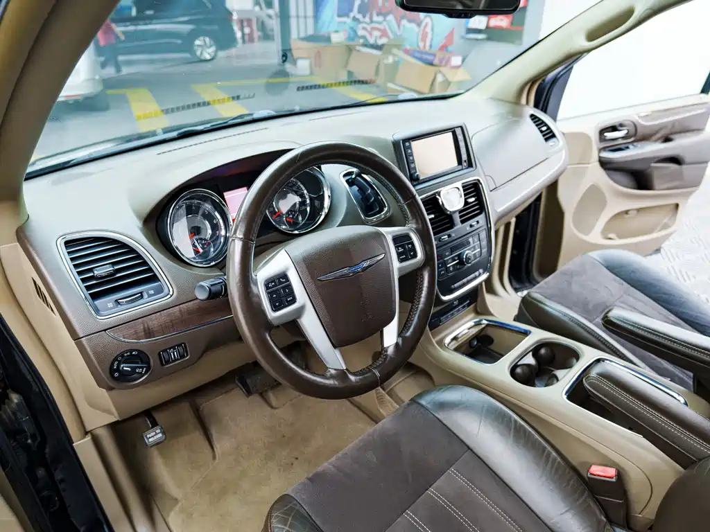 Chrysler Grand Voyager 2018 — фото 10