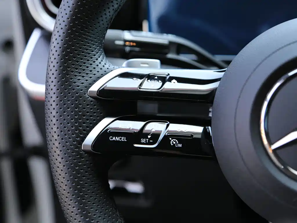 Mercedes-Benz C-Class 2024 — фото 12