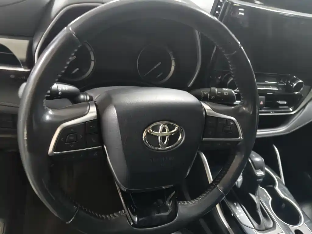 Toyota Highlander 2023 — фото 15