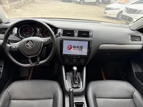 Volkswagen Sagitar 2018