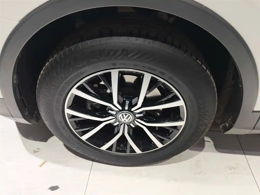 Volkswagen Tiguan L 2018 — фото 23