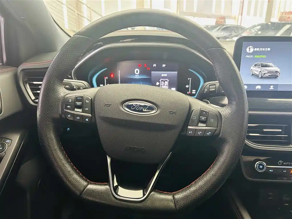 Ford Focus 2023 — фото 15