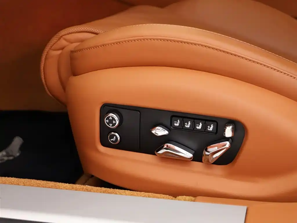 Bentley Flying Spur 2023 — фото 18