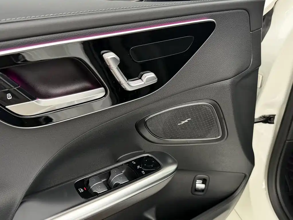 Mercedes-Benz C-Class 2023 — фото 9