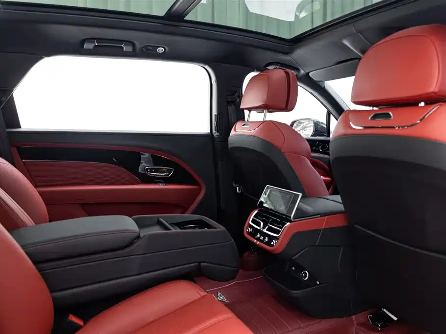 Bentley Bentayga 2023 — фото 15