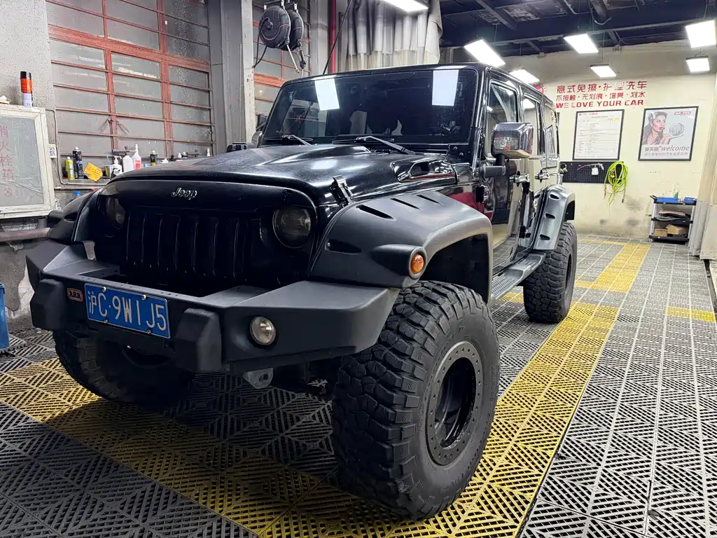 Jeep Wrangler 2012 — фото 1