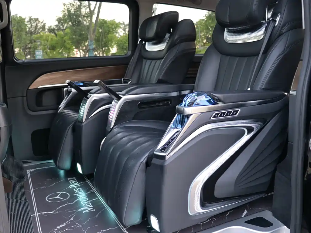 Mercedes-Benz V-Class 2023 — фото 24