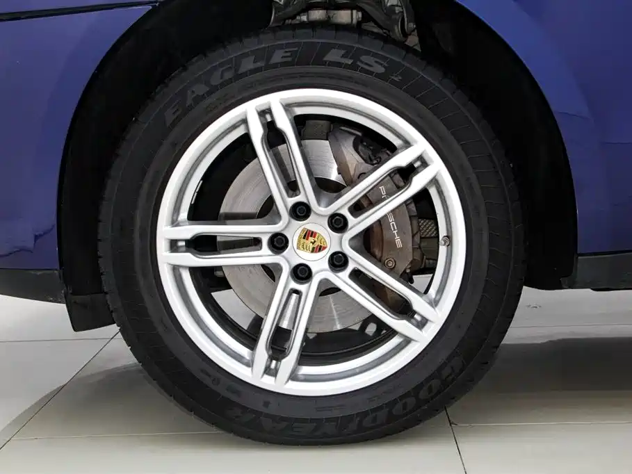 Porsche Macan 2022 — фото 11