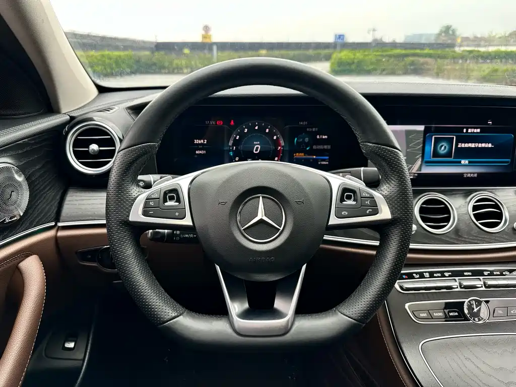 Mercedes-Benz E-Class 2018 — фото 16