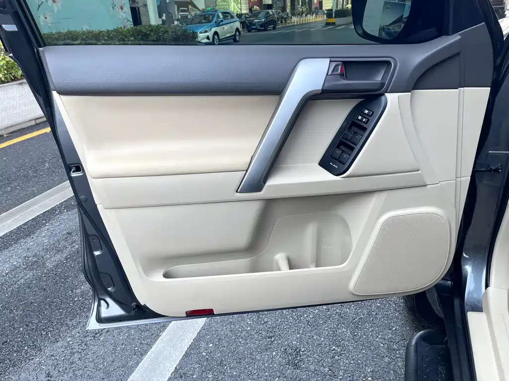 Toyota Prado 2019 — фото 18