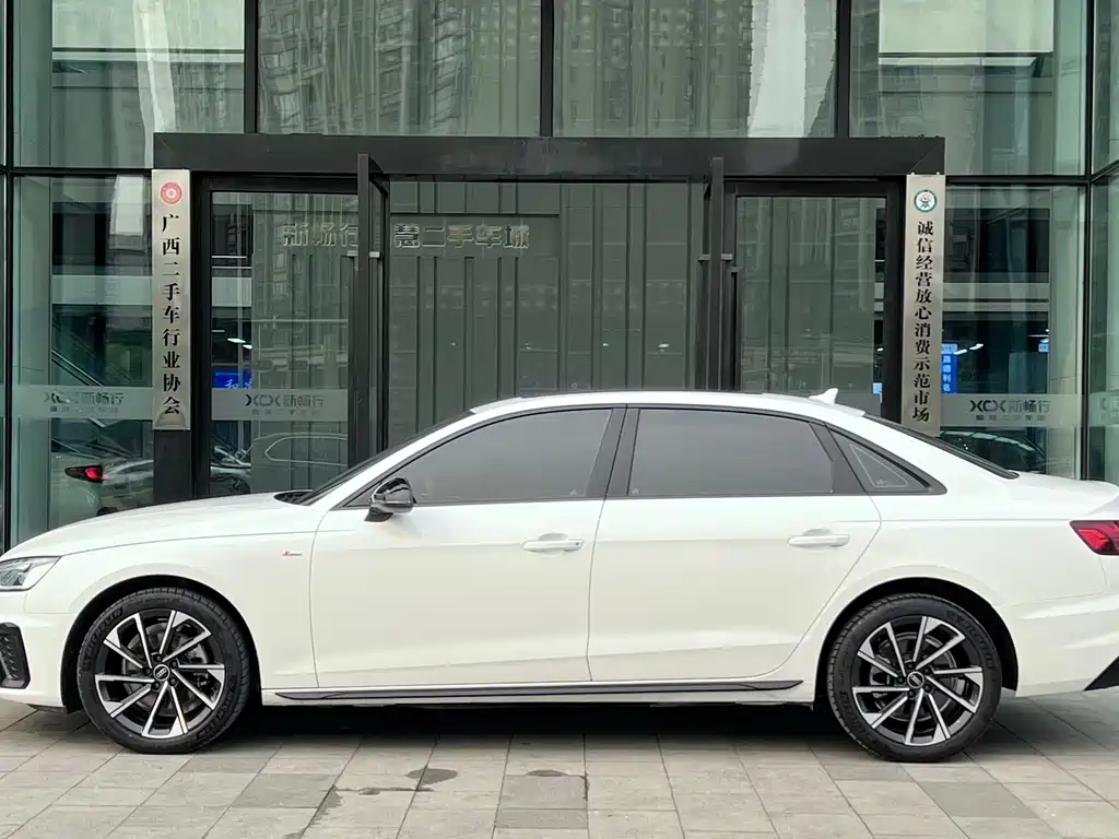 Audi A4L 2023 — фото 3