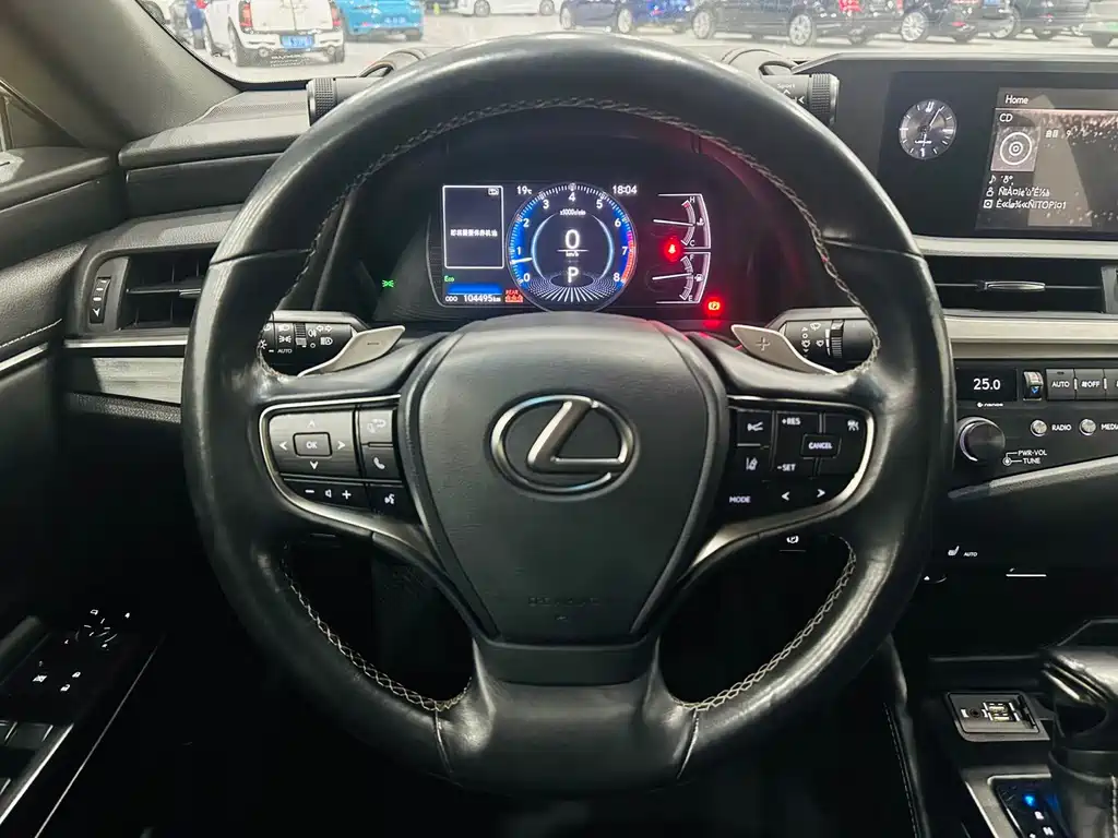 Lexus ES 2018 — фото 12