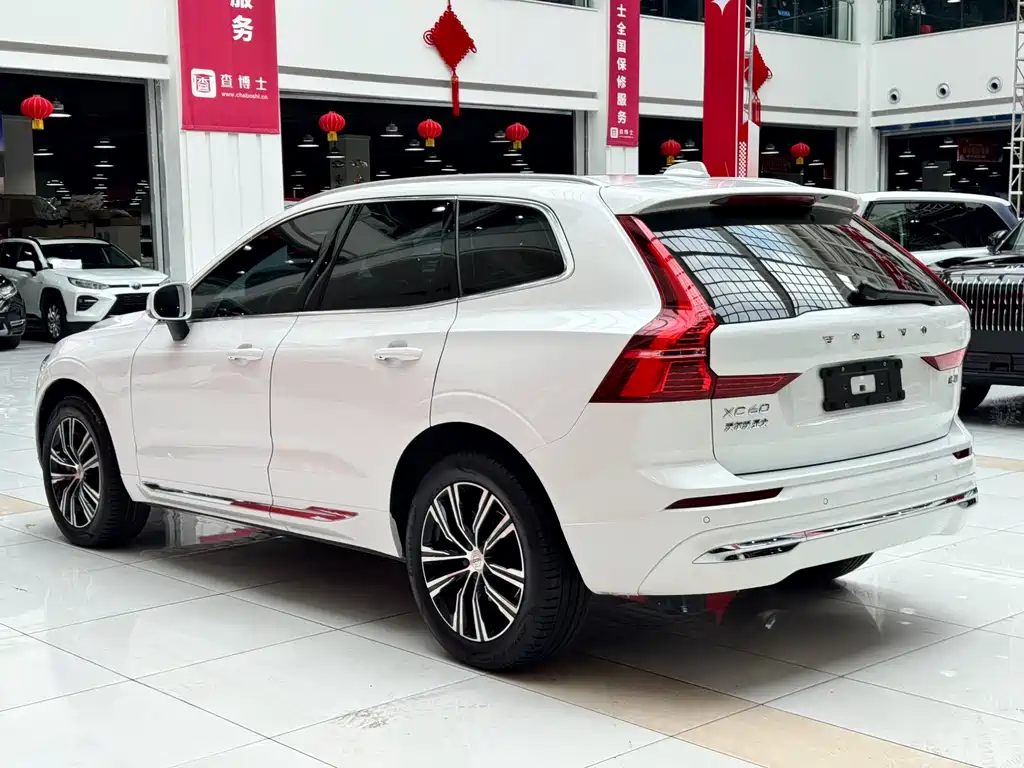 Volvo XC60 2022 — фото 15