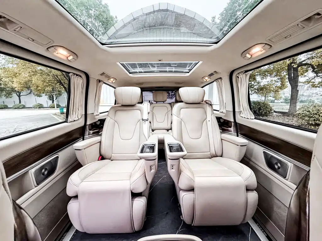 Mercedes-Benz V-Class 2023 — фото 20