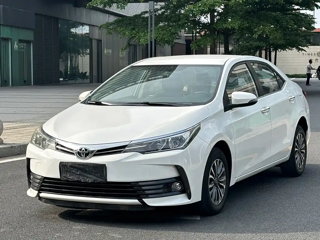 Toyota Corolla 2018 — фото 1