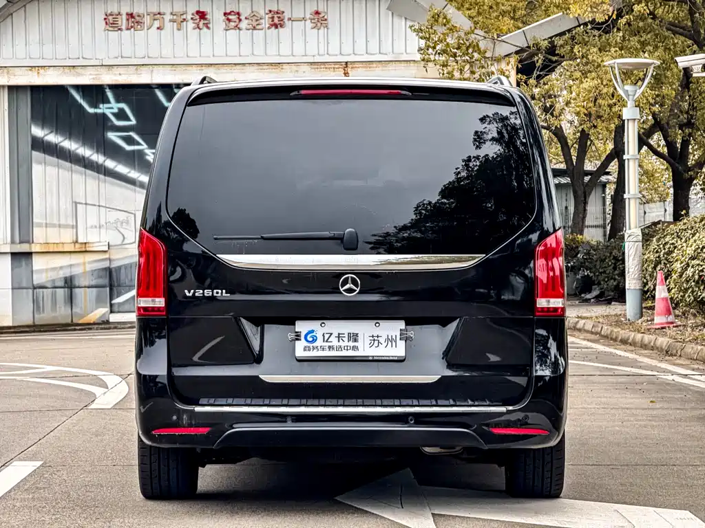Mercedes-Benz V-Class 2023 — фото 31