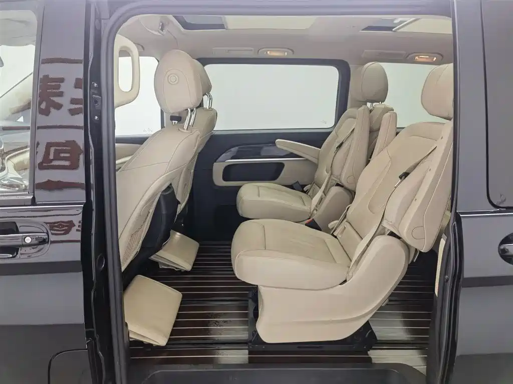 Mercedes-Benz V-Class 2020 — фото 15