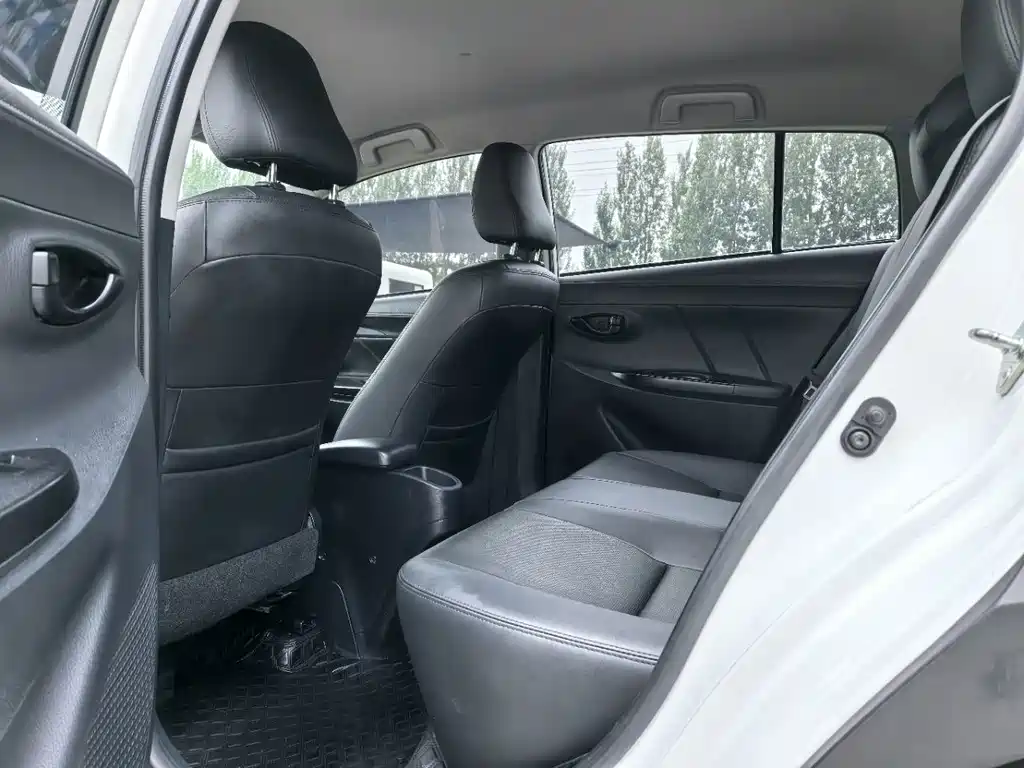 Toyota Yaris L 2022