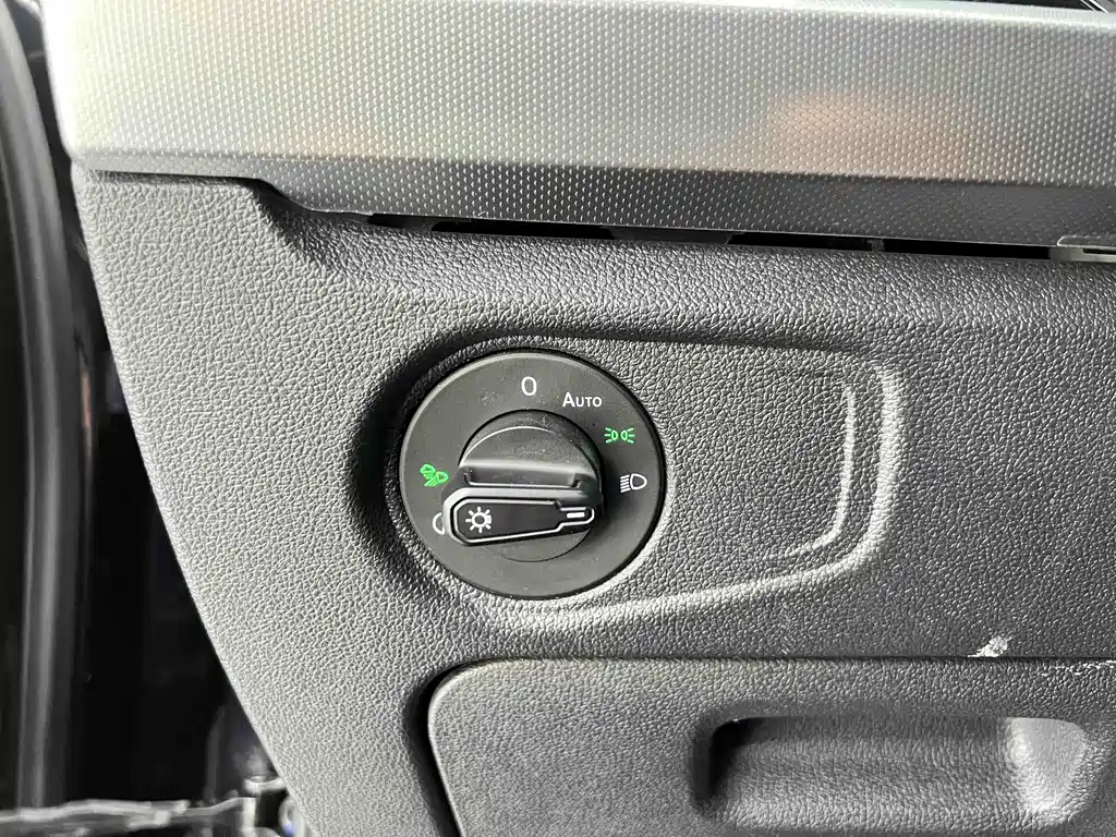 Volkswagen Passat 2023 — фото 16