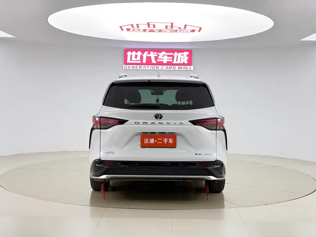 Toyota Granvia 2024 — фото 12
