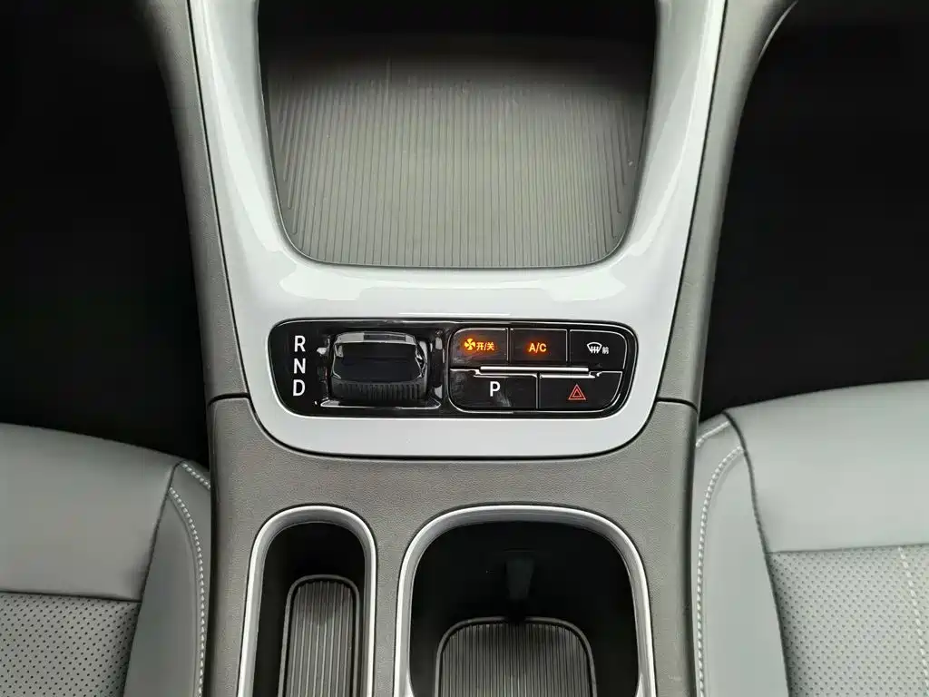 Geely Galaxy Starwish 2026 — фото 13